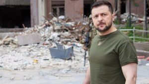 Ukraine president visits bombed city